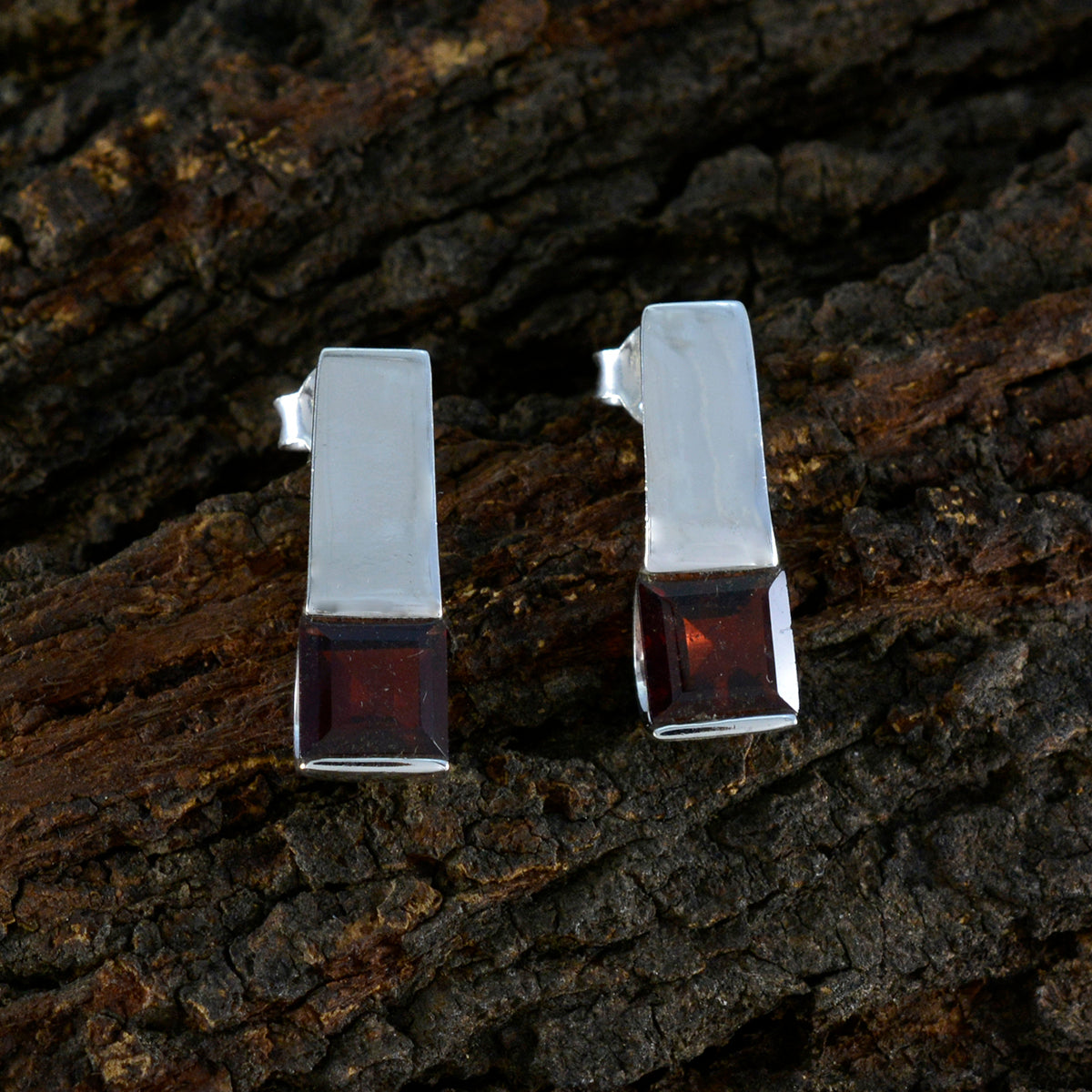 Lea Red Dainty Solitaire Stud Earring