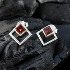 Amanda Red Elegant Solitaire Stud Earring