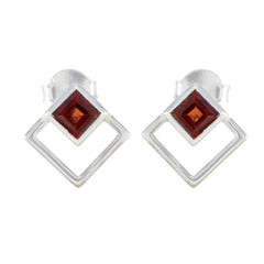 Amanda Red Elegant Solitaire Stud Earring Garnet Red Stud