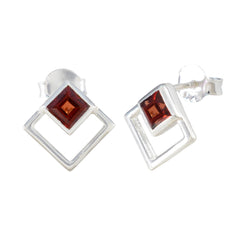 Amanda Red Elegant Solitaire Stud Earring
