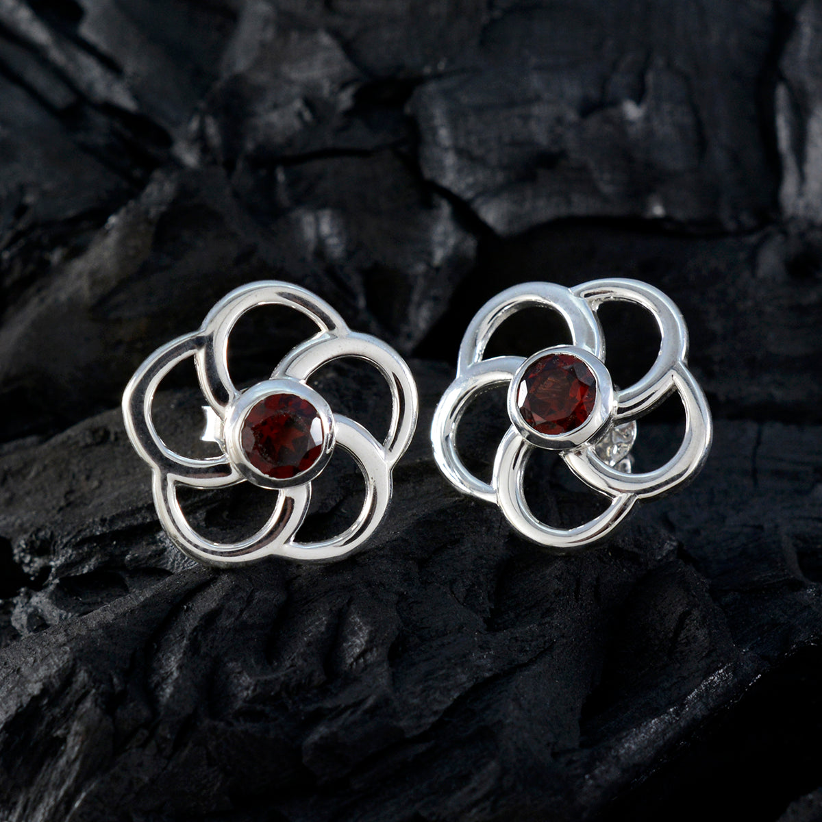 Mila Red Whisper thin Solitaire Stud Earring