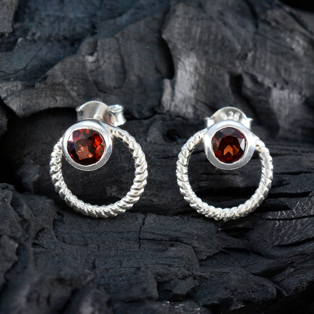 Fernanda Red Delicate Solitaire Stud Earring