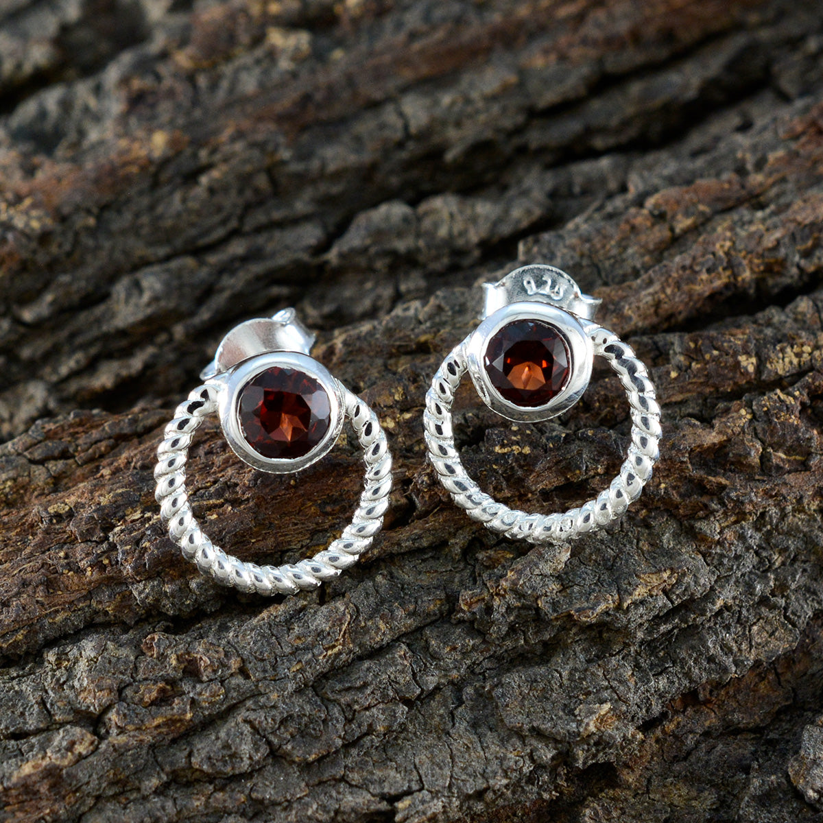 Fernanda Red Delicate Solitaire Stud Earring
