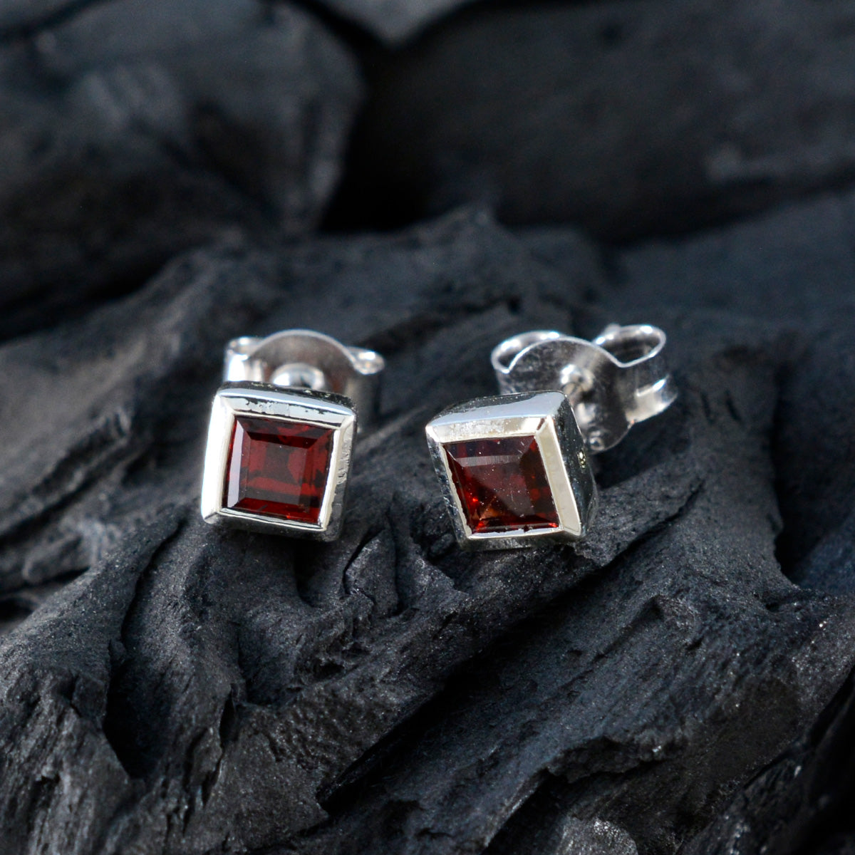 Julia Red Elegant Solitaire Stud Earring