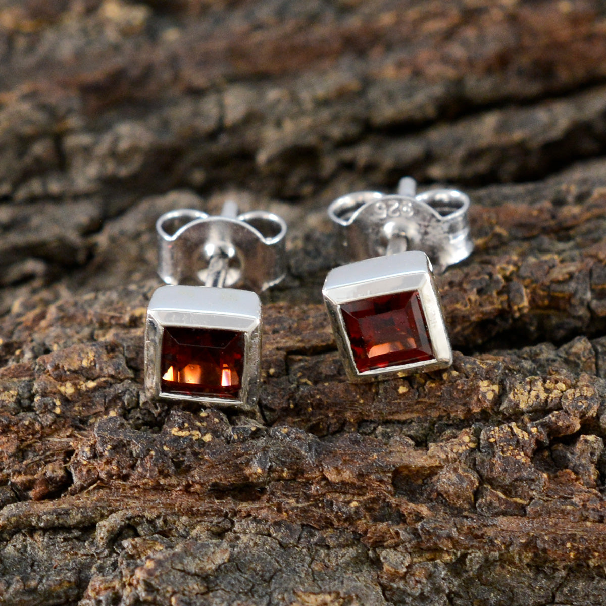 Julia Red Elegant Solitaire Stud Earring