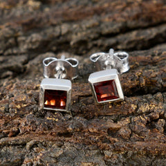 Julia Red Elegant Solitaire Stud Earring
