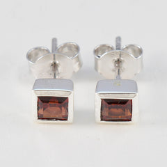 Julia Red Elegant Solitaire Stud Earring