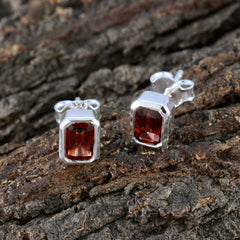 Luisa Red Elegant Solitaire Stud Earring