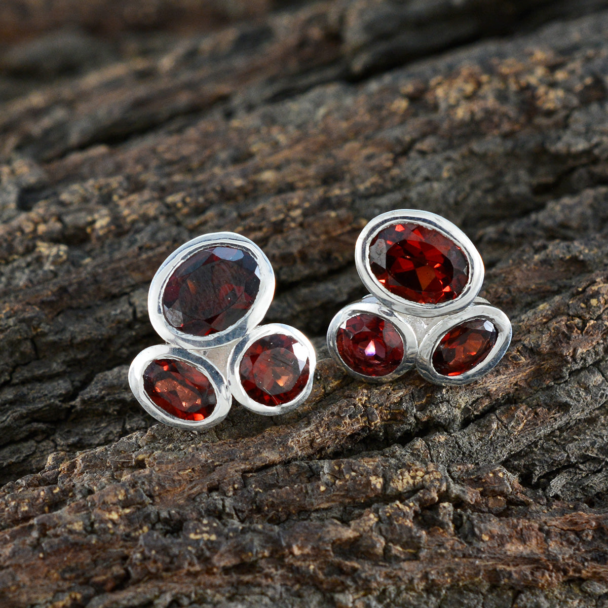 Ji eun Red Delicate multiple Stud Earring