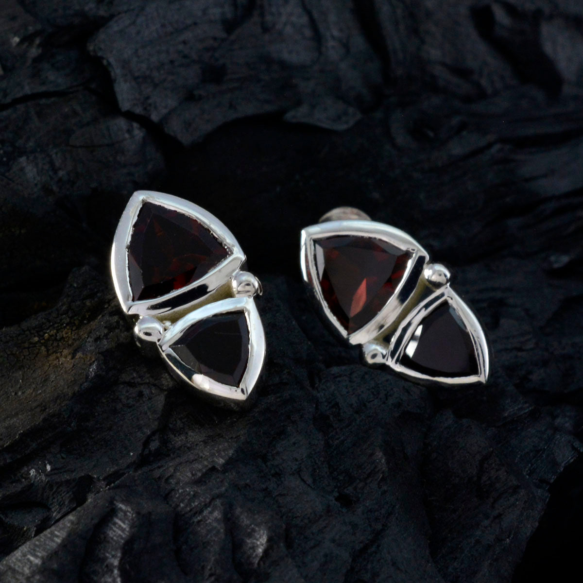 Rebeca Red Slim Toi et Moi Stud Earring