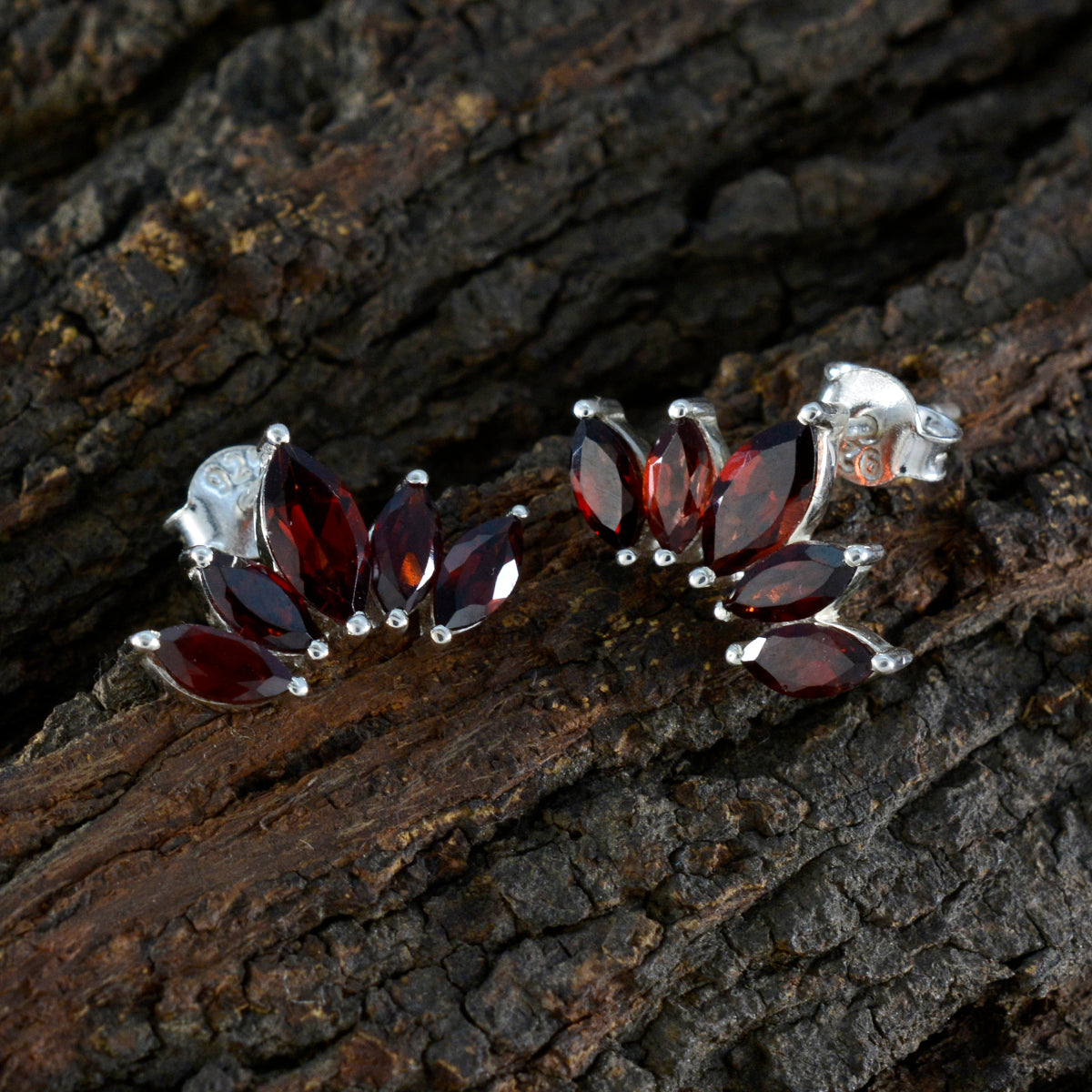 Mei Red Dainty multiple Stud Earring