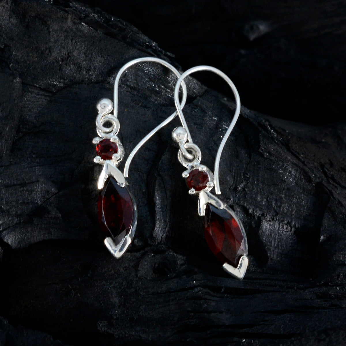 Marie Red Whisper thin Toi et Moi Dangle Earring
