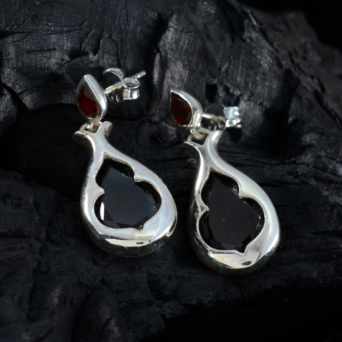 Emilia Red Edgy Toi et Moi Stud Earring