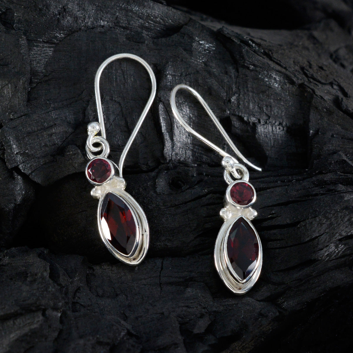 Aurora Red Whisper thin Toi et Moi Dangle Earring