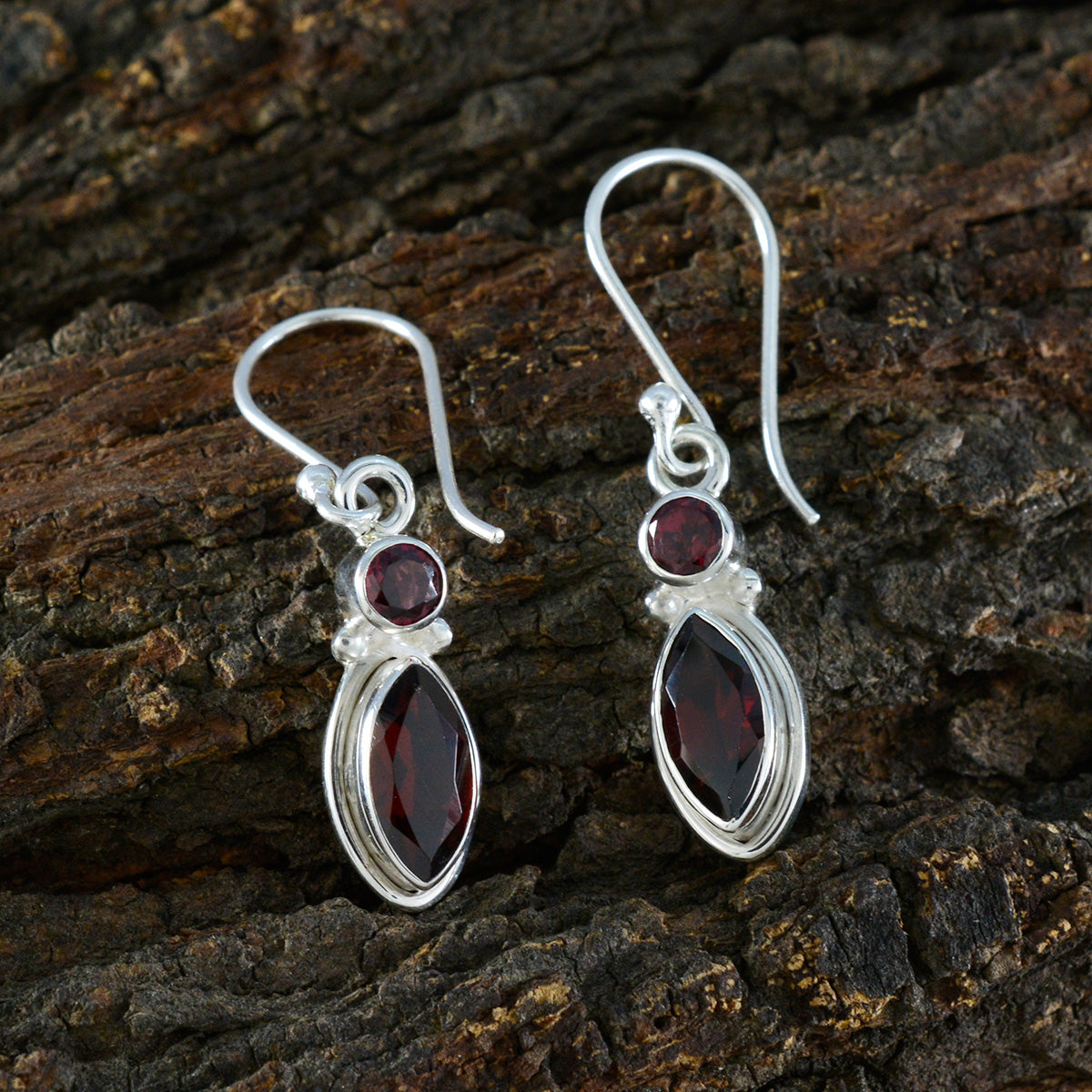Aurora Red Whisper thin Toi et Moi Dangle Earring