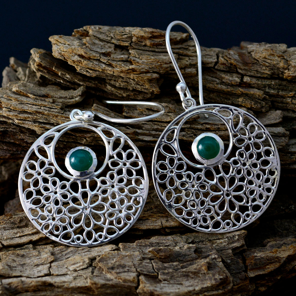 Constanza Green Eye catching Solitaire Dangle Earring