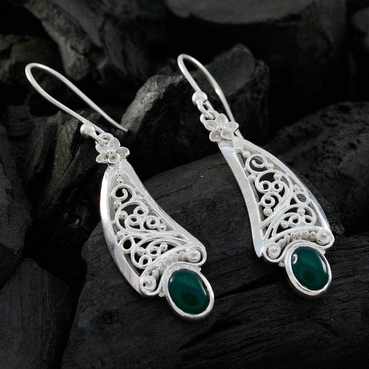 Dayana Green Eye catching Solitaire Dangle Earring