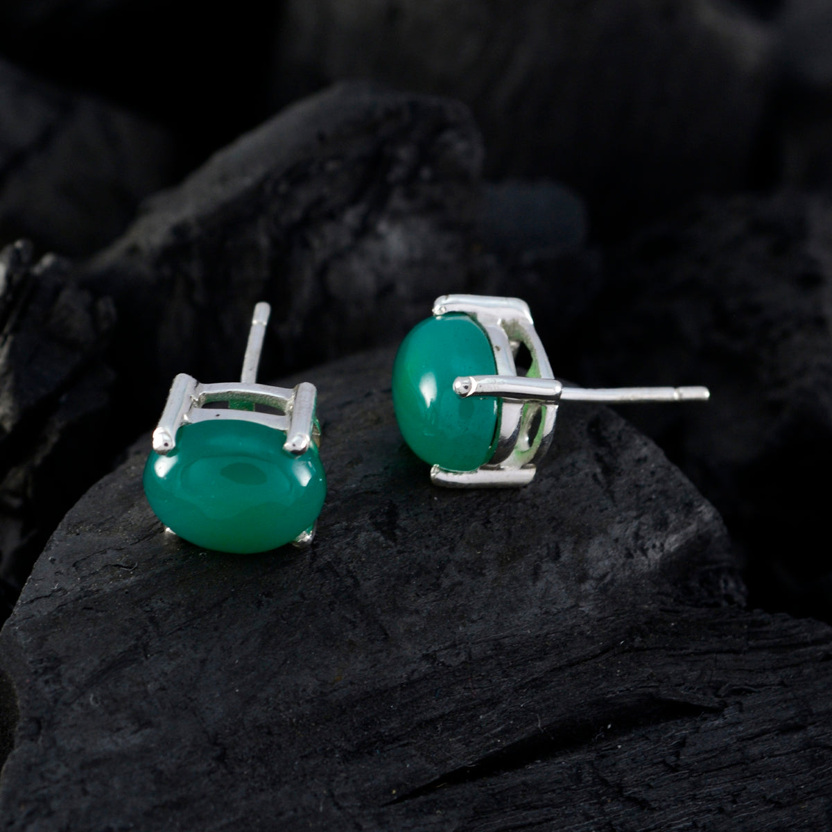 Bruna Green Delicate Solitaire Stud Earring