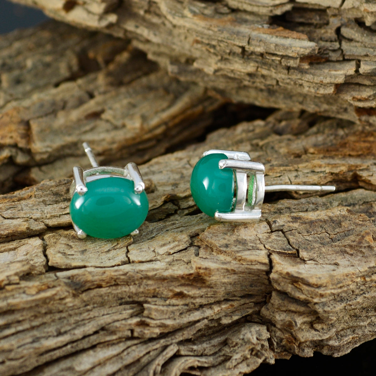 Bruna Green Delicate Solitaire Stud Earring
