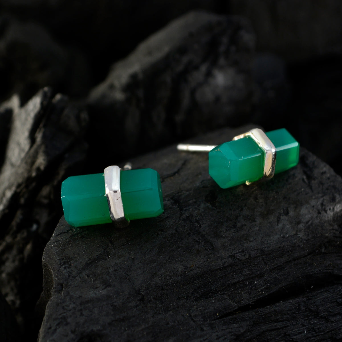 Lorena Green Delicate Solitaire Stud Earring