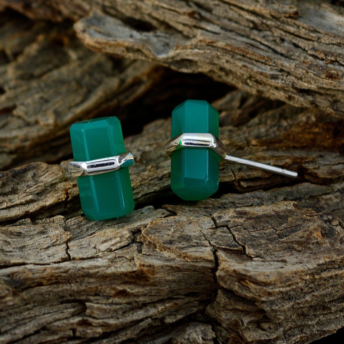 Lorena Green Delicate Solitaire Stud Earring