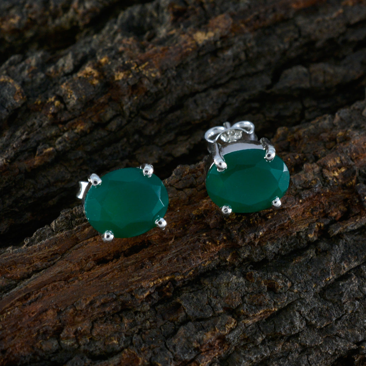 Natalia Green Dainty Solitaire Stud Earring
