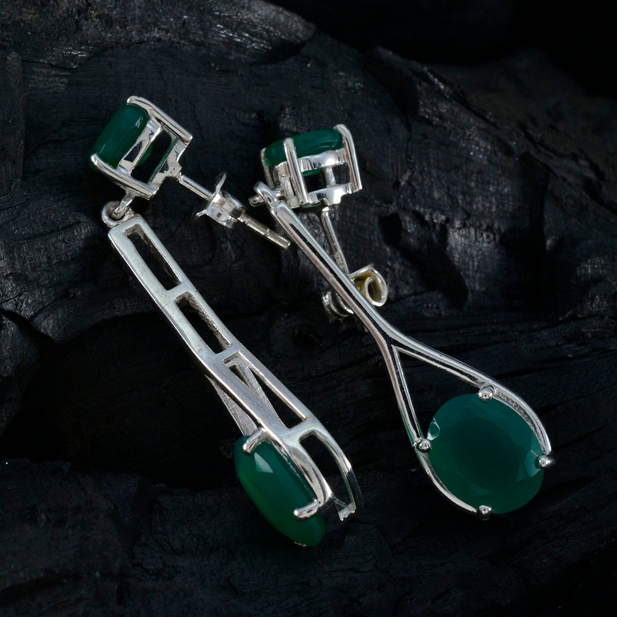 Jiwoo Green Minimal Toi et Moi Stud Earring