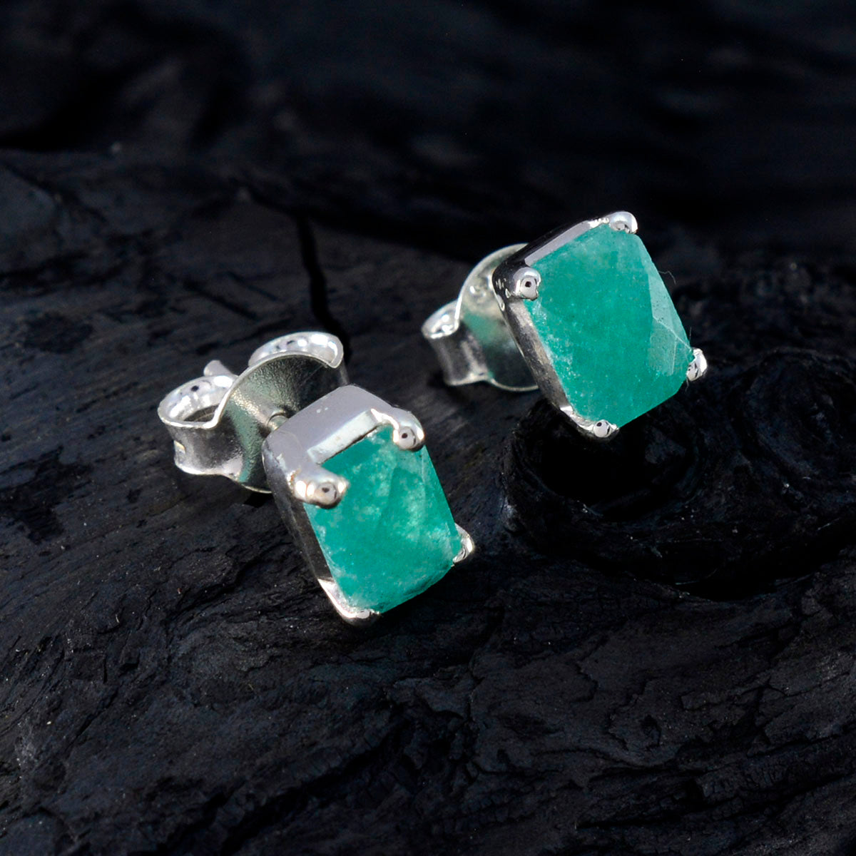 Cecilia Green Delicate Solitaire Stud Earring