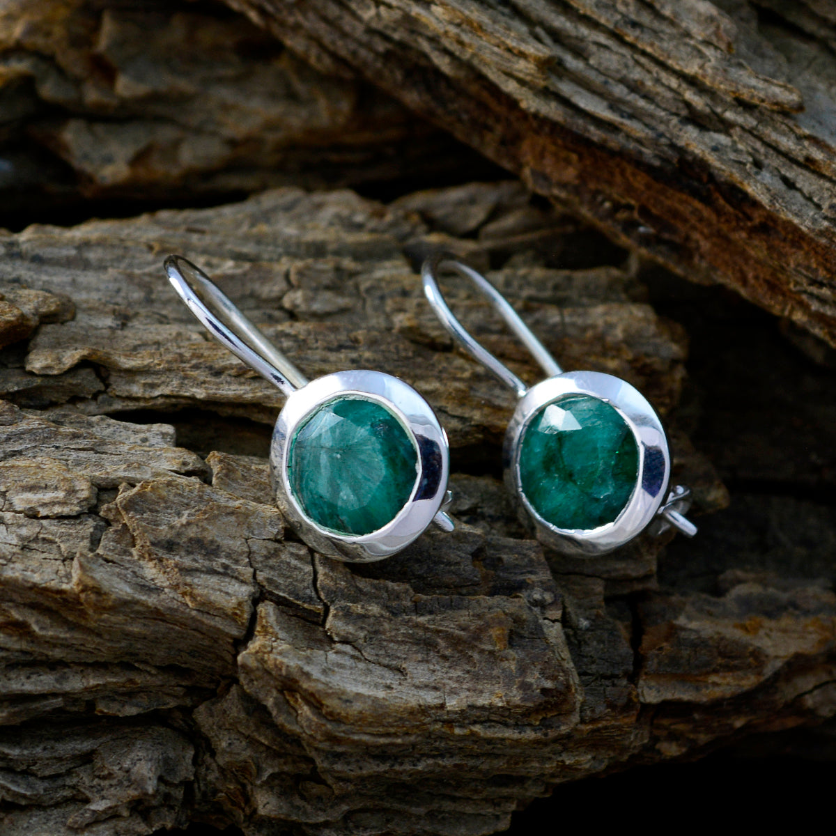 Nayara Green Delicate Solitaire Dangle Earring