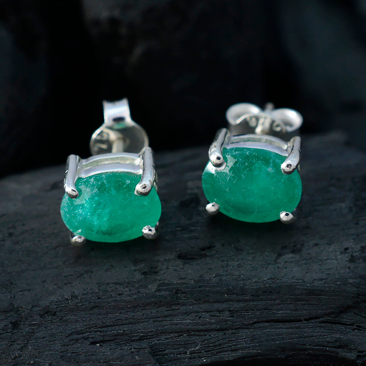 Agnes Green Dainty Solitaire Stud Earring