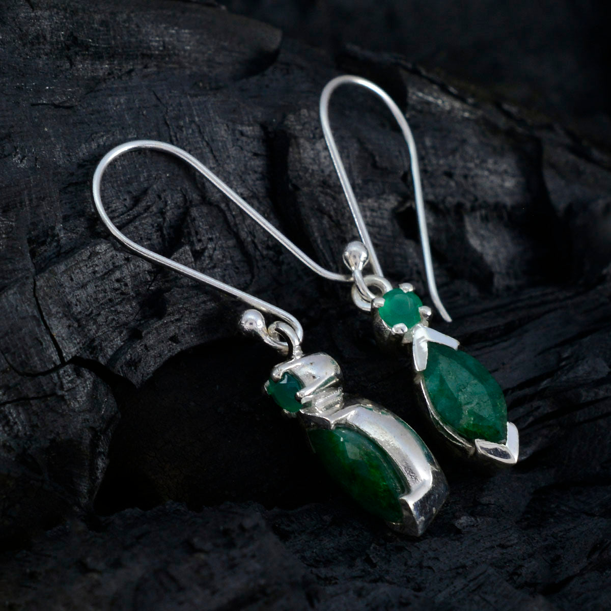 Mathilde Green Whisper thin Toi et Moi Dangle Earring