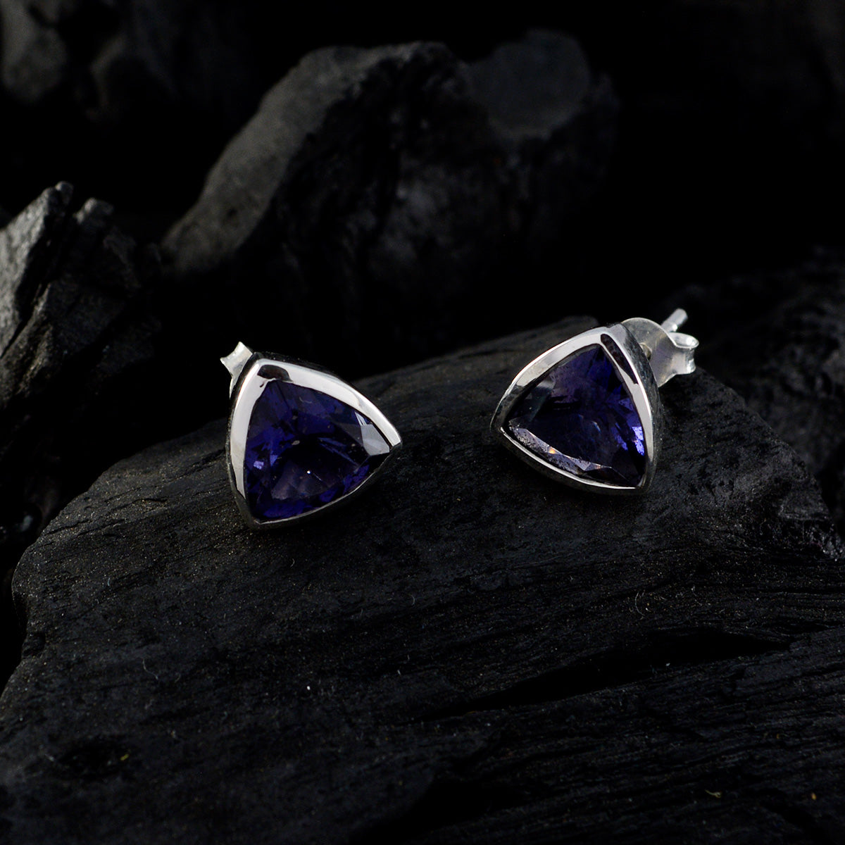 Ellie Blue Elegant Solitaire Stud Earring