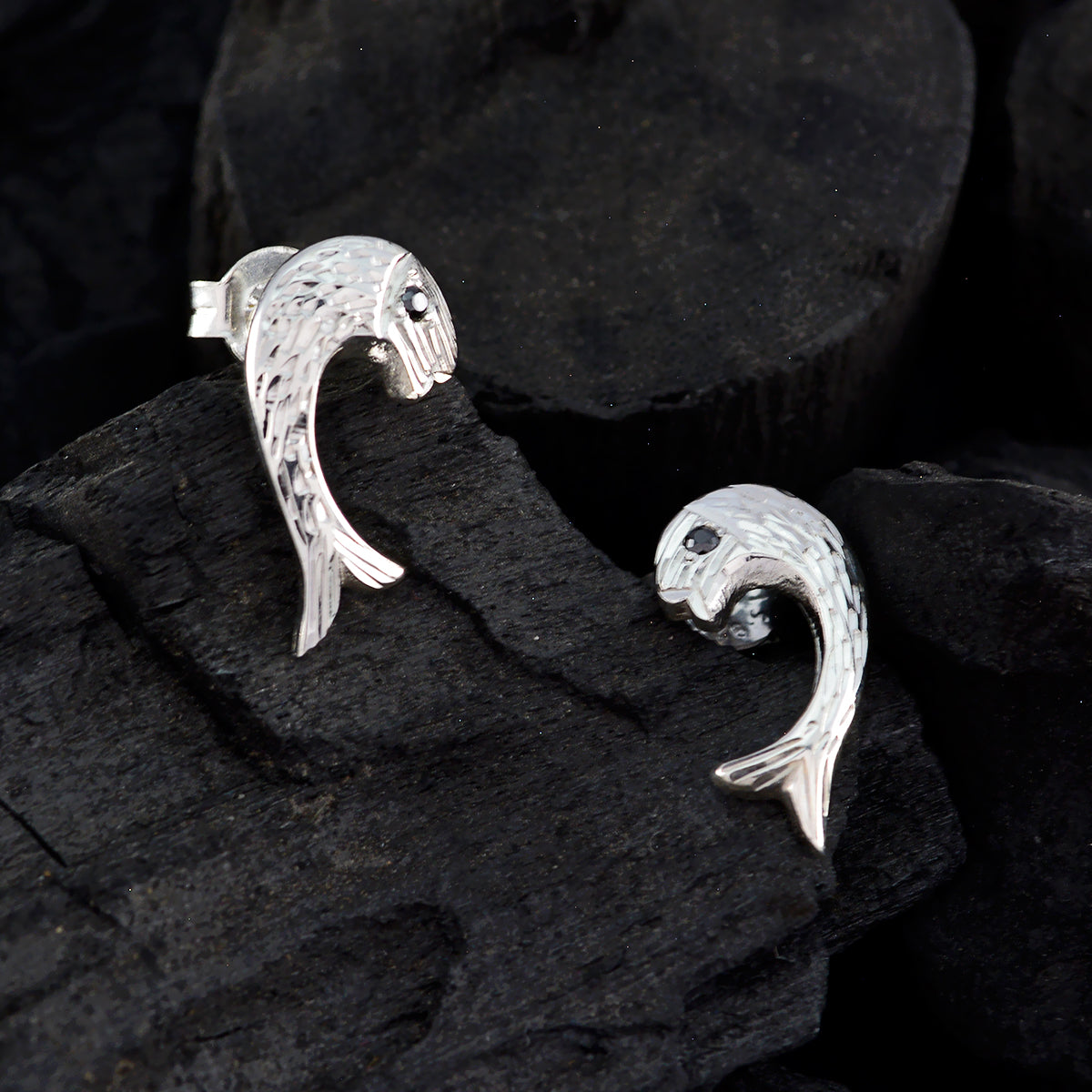 Eva Blue Elegant Solitaire Stud Earring