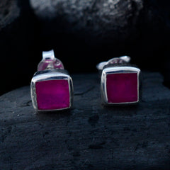 Lea Red Delicate Solitaire Stud Earring