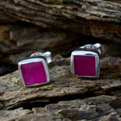 Lea Red Delicate Solitaire Stud Earring