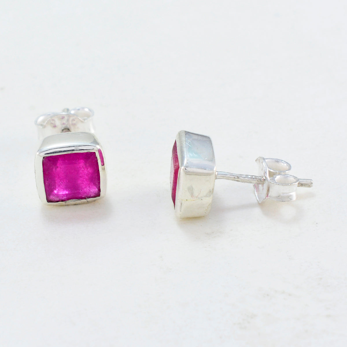 Lea Red Delicate Solitaire Stud Earring