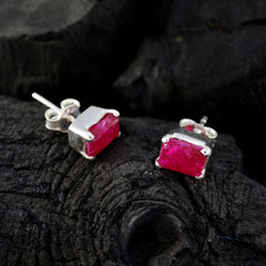 Lily Red Elegant Solitaire Stud Earring