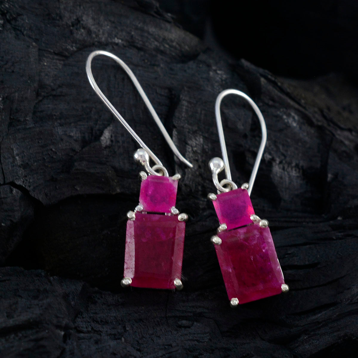 Sofía Red Whisper thin Toi et Moi Dangle Earring