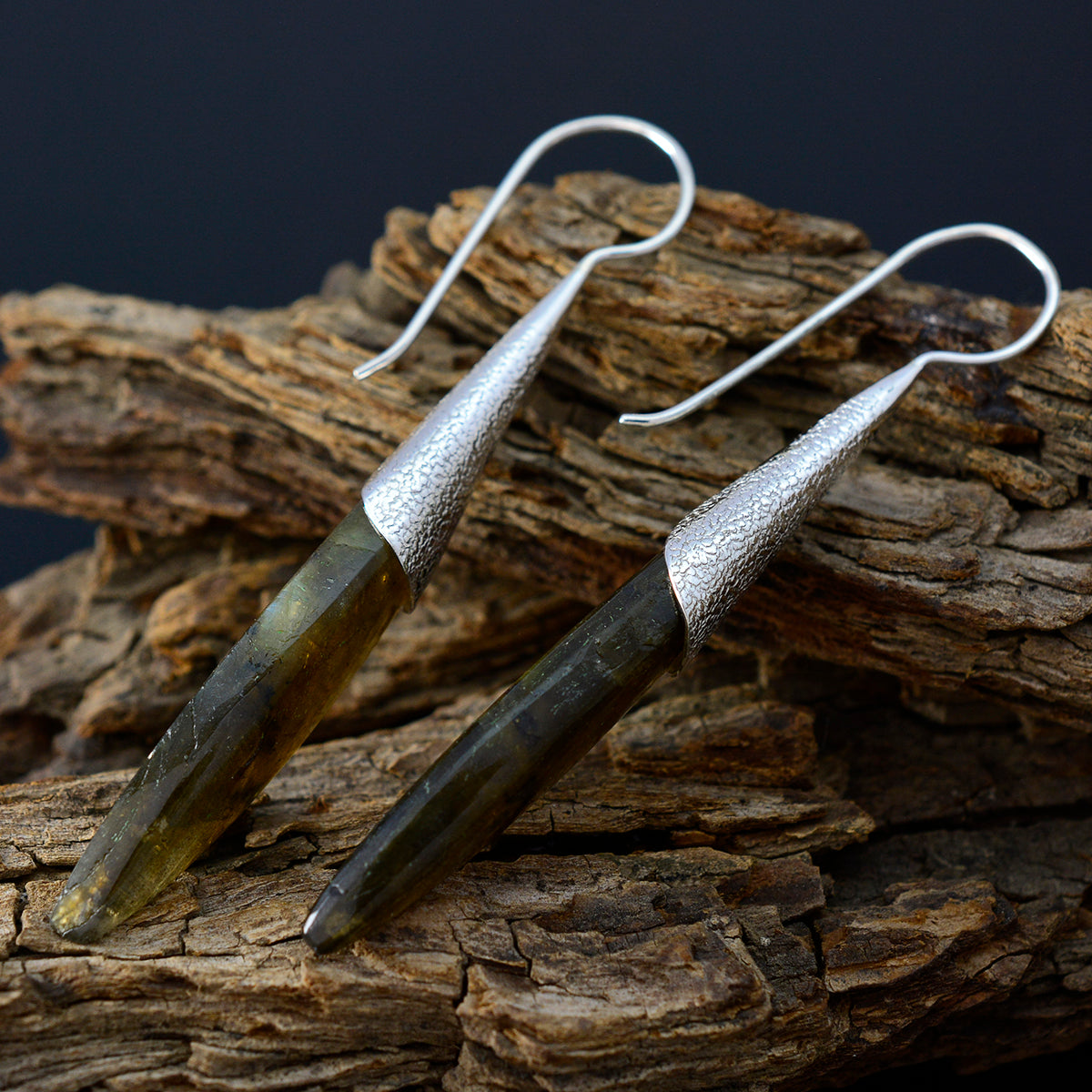 Hua Grey Edgy Solitaire Dangle Earring