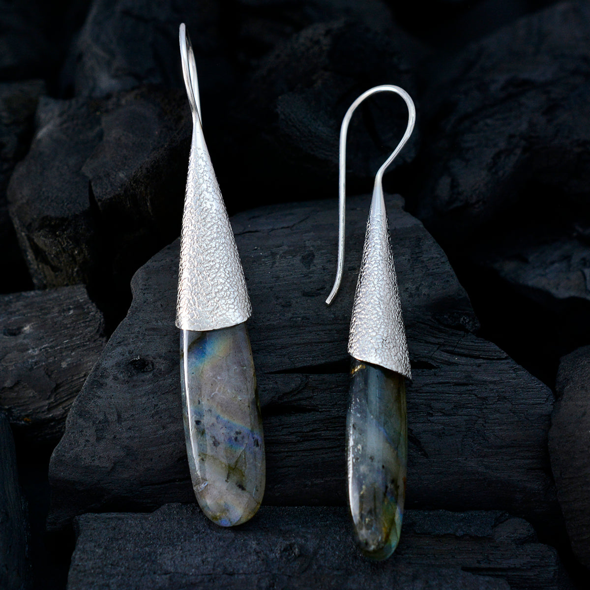 Min seo Grey Edgy Solitaire Dangle Earring