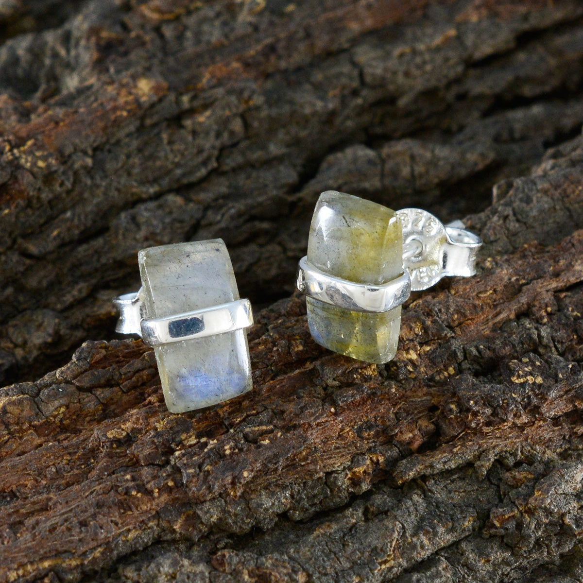 Ling Grey Elegant Solitaire Stud Earring