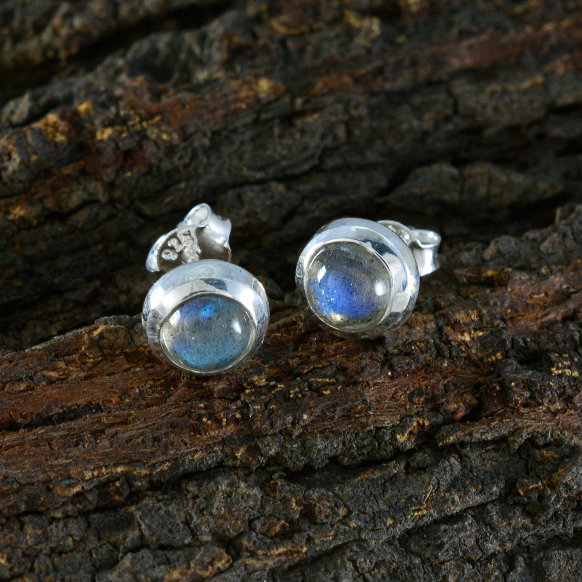 Naomi Grey Elegant Solitaire Stud Earring