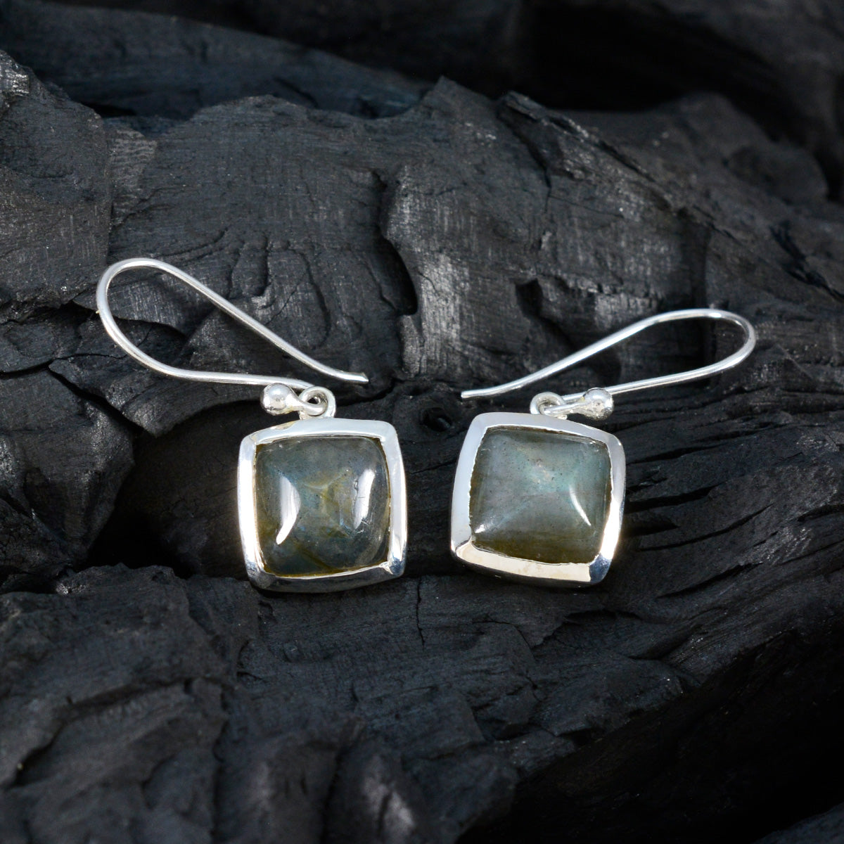 Jiwoo Grey Slim Solitaire Dangle Earring