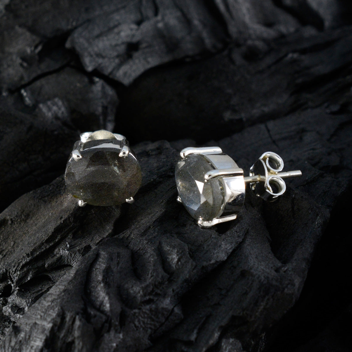 Ana Grey Delicate Solitaire Stud Earring