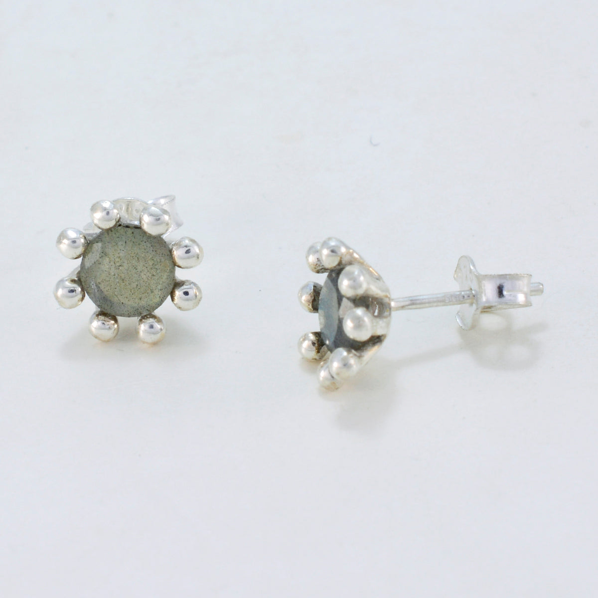 Antonia Grey Elegant Solitaire Stud Earring