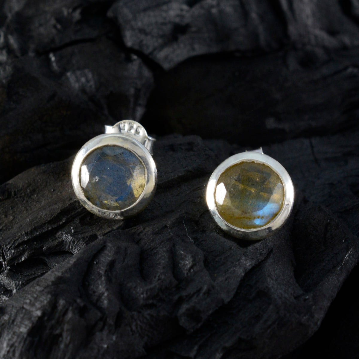 Yan Grey Dainty Solitaire Stud Earring