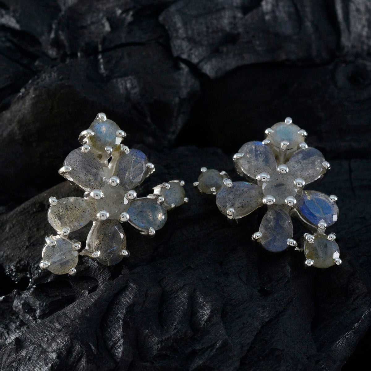 Hanna Grey Minimal multiple Stud Earring