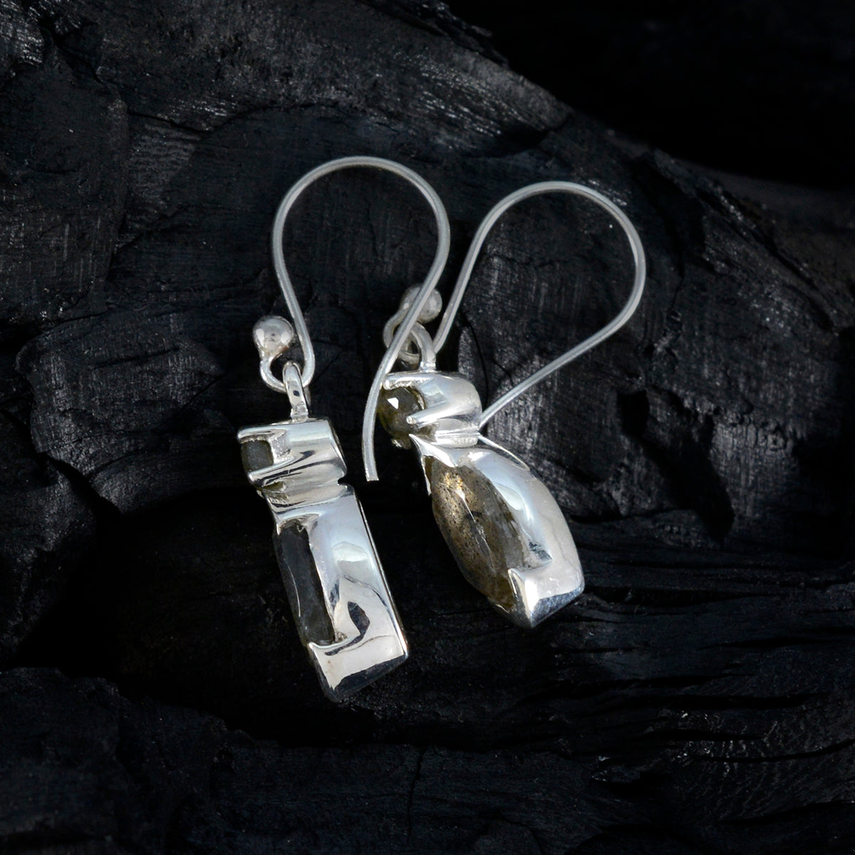 Mia Grey Whisper thin Toi et Moi Dangle Earring