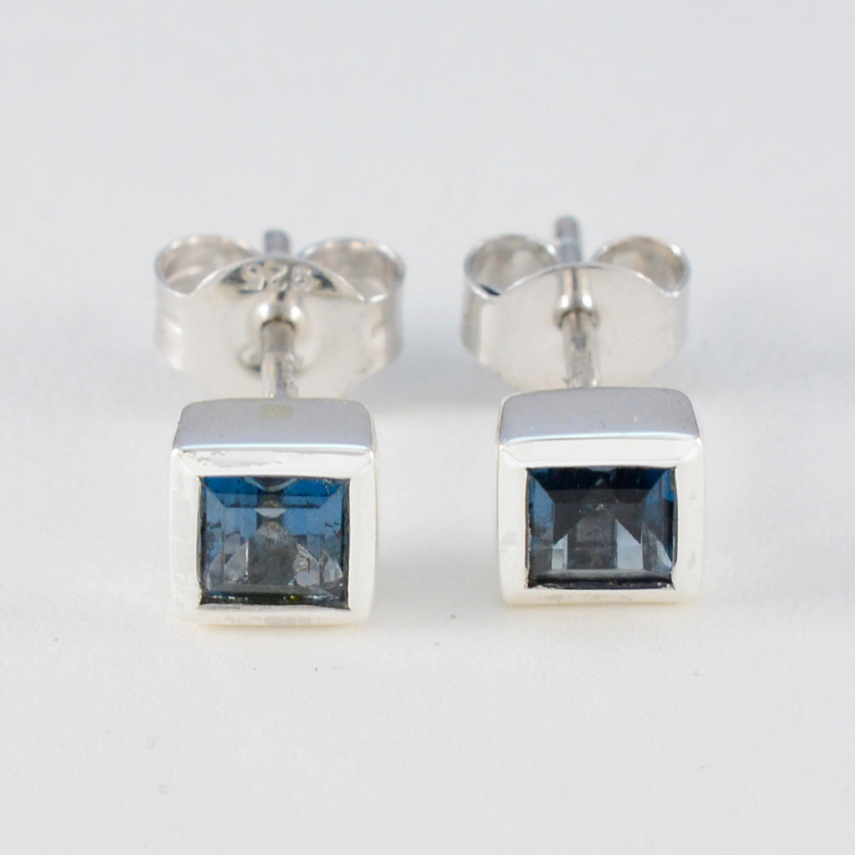 Julieta Blue Elegant Solitaire Stud Earring