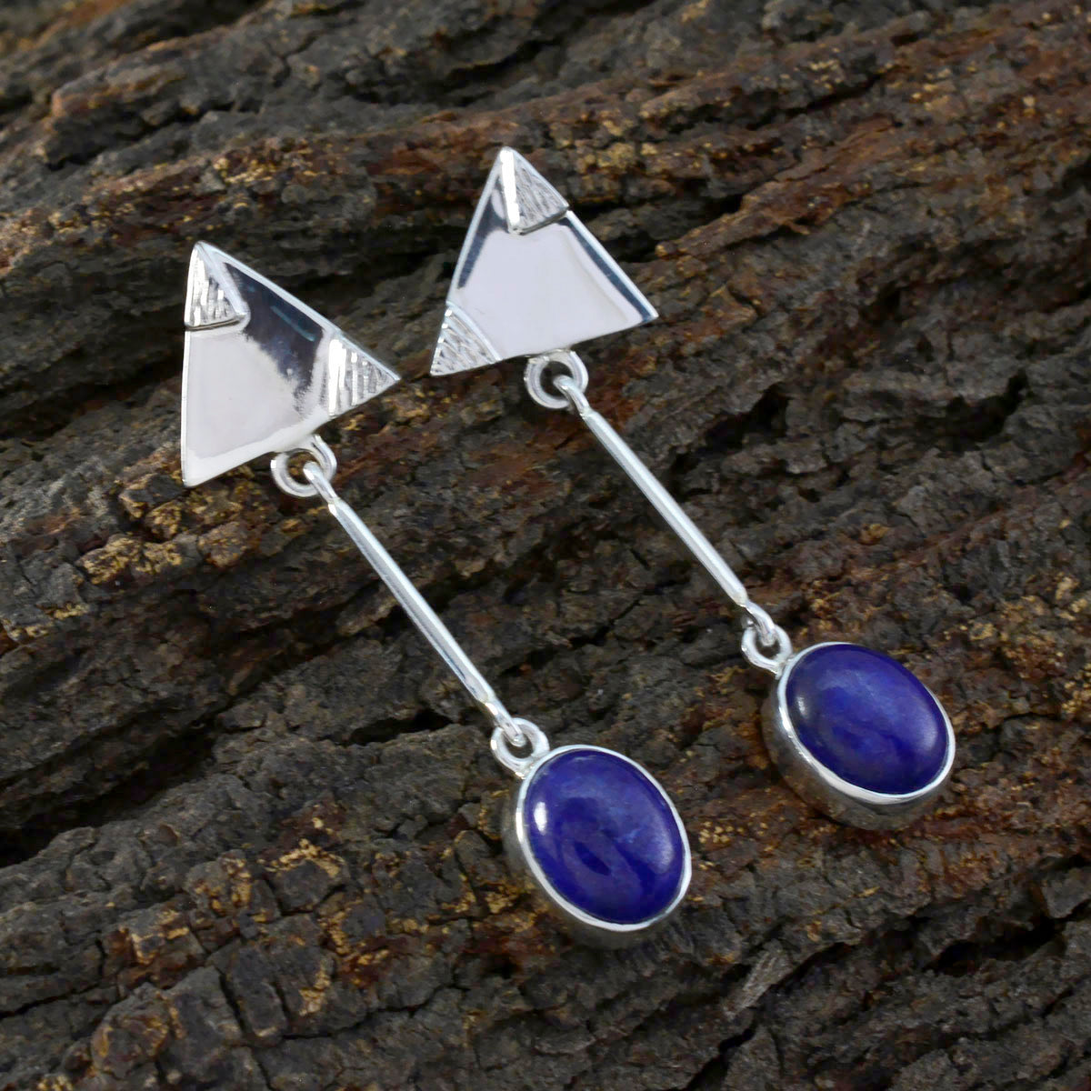 Nella Blue Edgy Solitaire Stud Earring